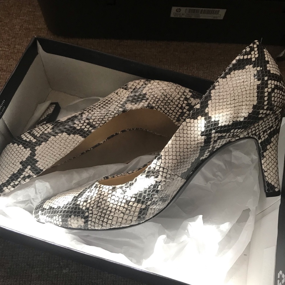 naturalizer 3 inch snakeskin pumps